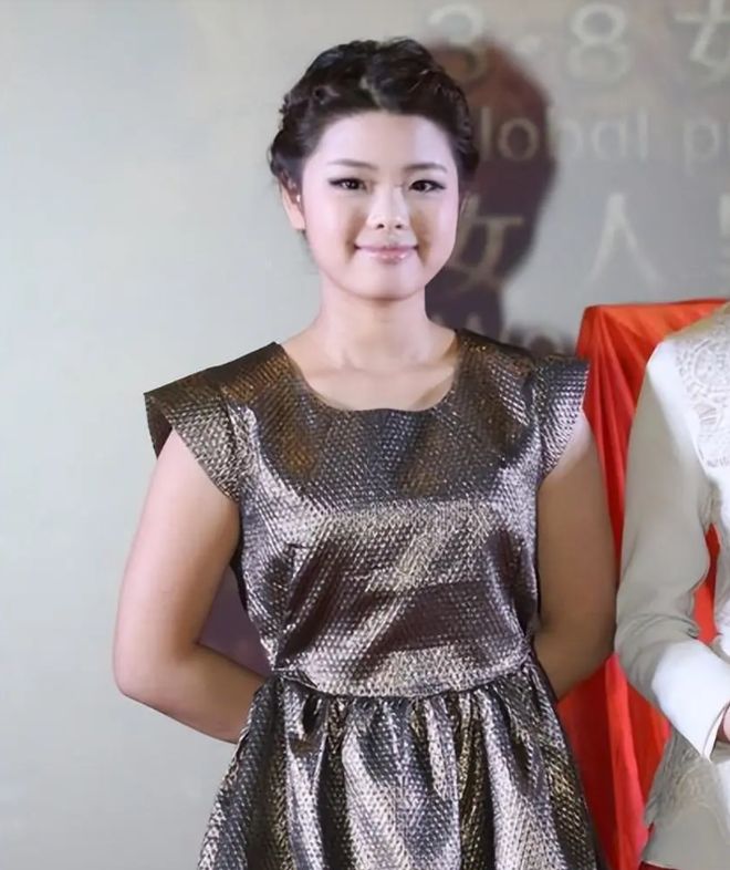 36岁的嘎子和33岁的英子现状：一个健硕有型一个女大十八变！(图3)