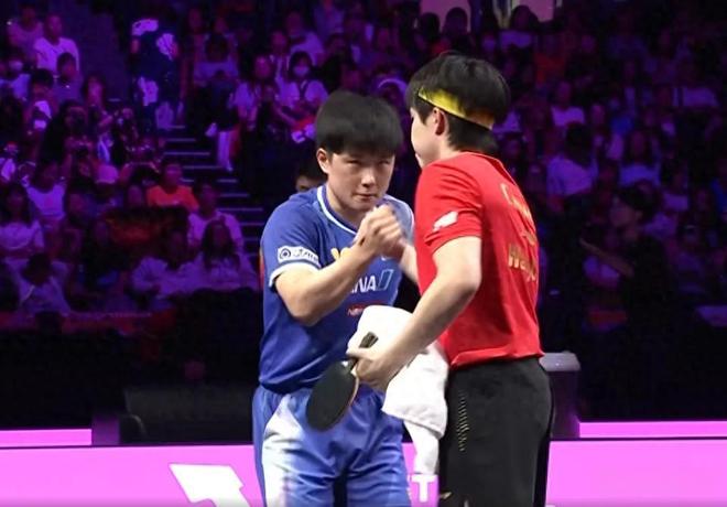 王楚钦丢冠后张本智和怒怼质疑声王皓被日本球员发文嘲讽！