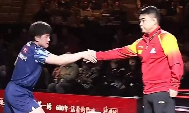 王楚钦丢冠后张本智和怒怼质疑声王皓被日本球员发文嘲讽！(图5)