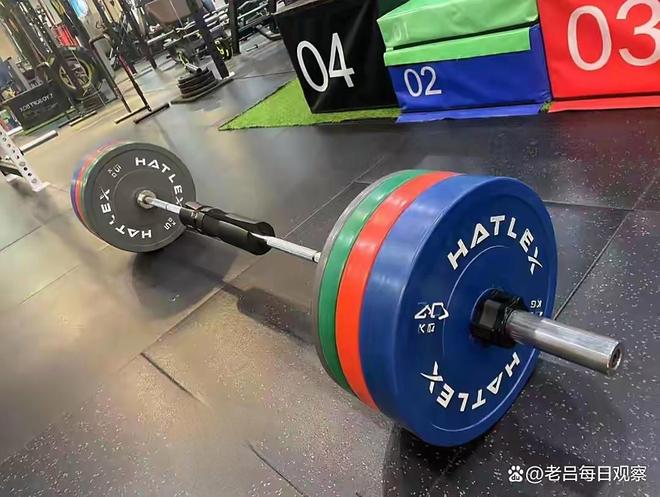 女学员在健身房洗澡被用车内窥镜偷看！教练承认被拘留否认偷拍(图1)