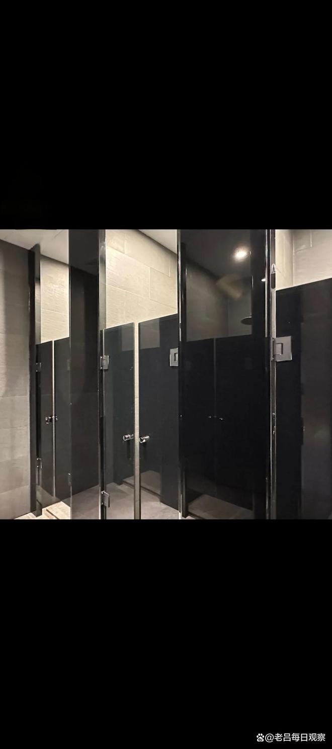 女学员在健身房洗澡被用车内窥镜偷看！教练承认被拘留否认偷拍(图5)