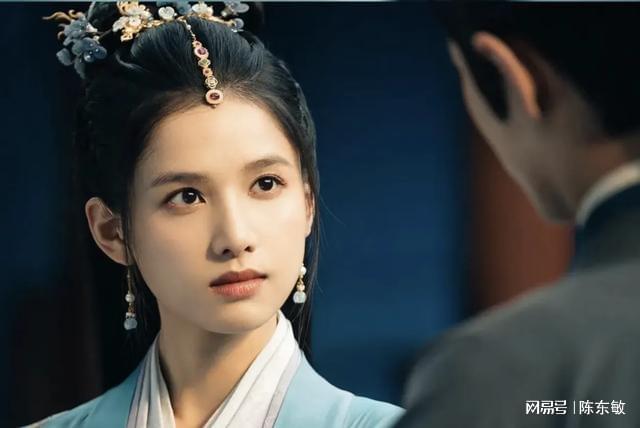 藏海传：48岁的余男香肩一露张婧仪前面的29集白演了(图10)