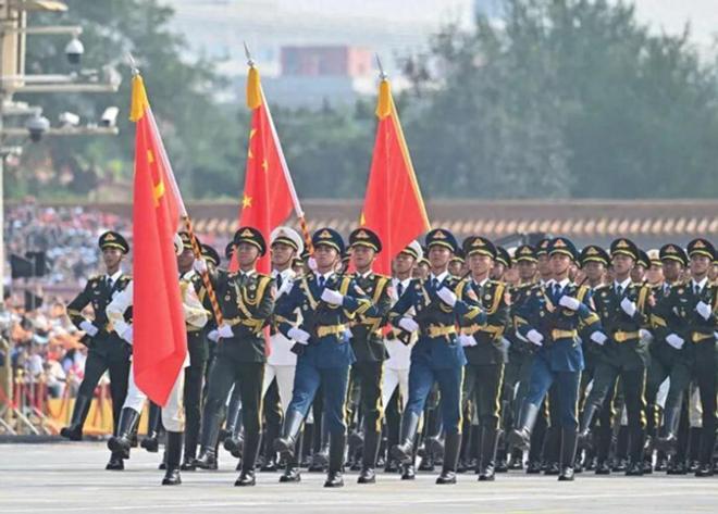 93阅兵旗手石斌太帅了！家庭背景曝光女网友感叹：没机会了