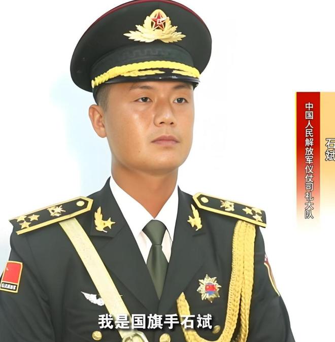 93阅兵旗手石斌太帅了！家庭背景曝光女网友感叹：没机会了(图5)