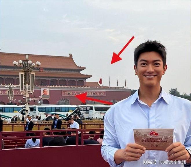 大阅兵现场：明星大佬齐聚霍震霆父子三人出席姚明身高太出挑