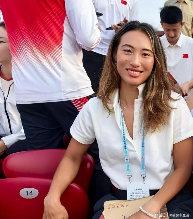 大阅兵现场：明星大佬齐聚霍震霆父子三人出席姚明身高太出挑(图8)