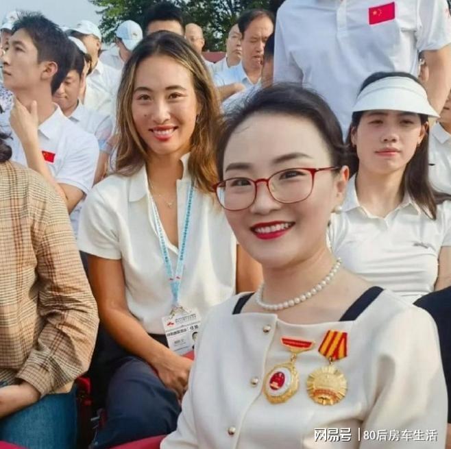 大阅兵现场：明星大佬齐聚霍震霆父子三人出席姚明身高太出挑(图7)