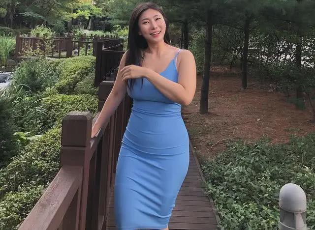 42岁阿姨撩走25岁肌肉男闪婚生下双胞胎！健身房爱情也太高燃了(图2)