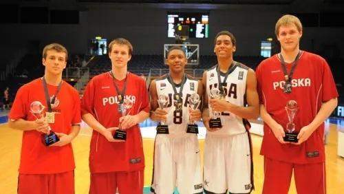 抢周琦、灭东契奇波兰男篮最强球员波尼特卡的篮球故事(图5)