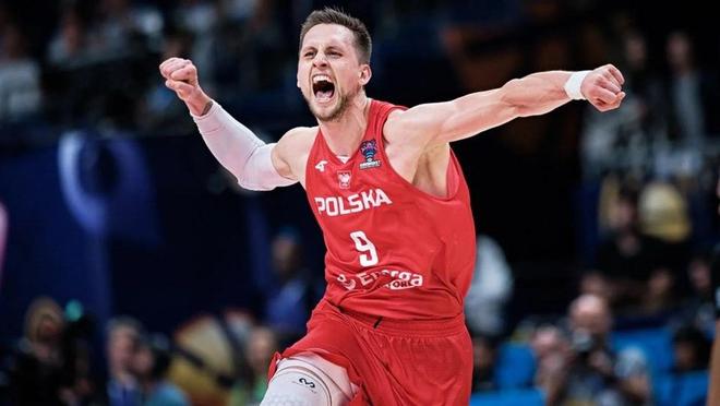 抢周琦、灭东契奇波兰男篮最强球员波尼特卡的篮球故事