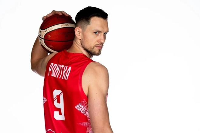 抢周琦、灭东契奇波兰男篮最强球员波尼特卡的篮球故事(图16)