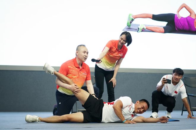 “康复圣手”牛雪松：他是托起奥运冠军的那双手 致敬体育教师(图1)