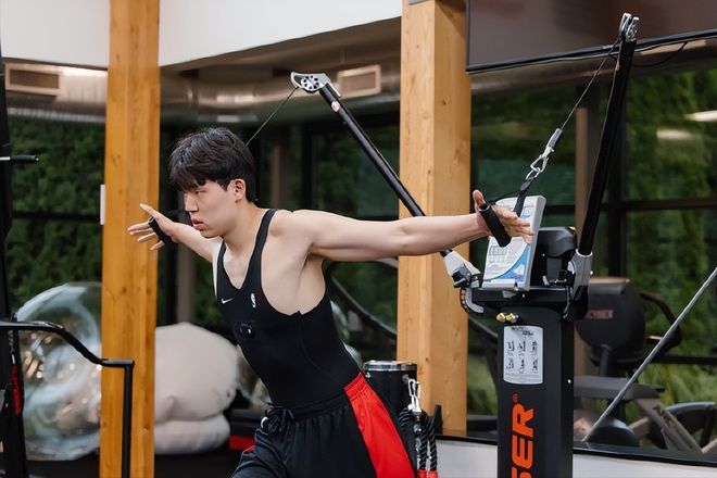 杨瀚森新消息：已增重4公斤首次与克林根合练力量训练有成效(图3)