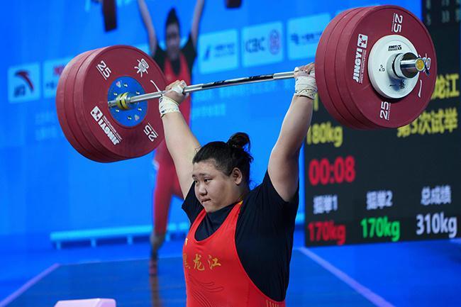十五运会│女子举重李闫战胜李雯雯登顶 汪周雨实现三连冠
