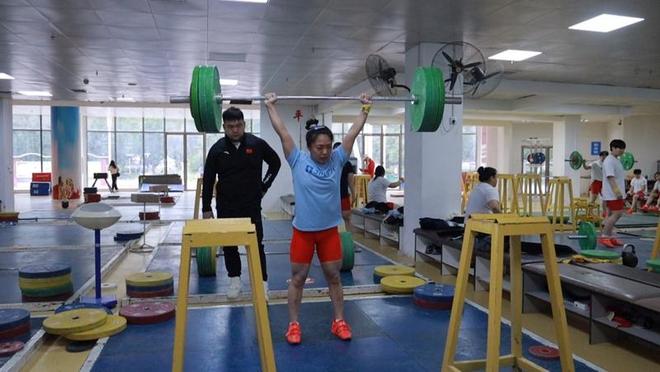 冬训正当时 贵州罗甸迎来今冬首支举重冬训队伍