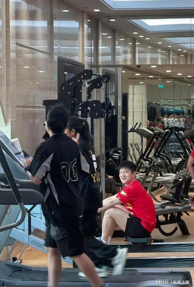 樊振东在健身房练力量练得如此丝滑(图3)