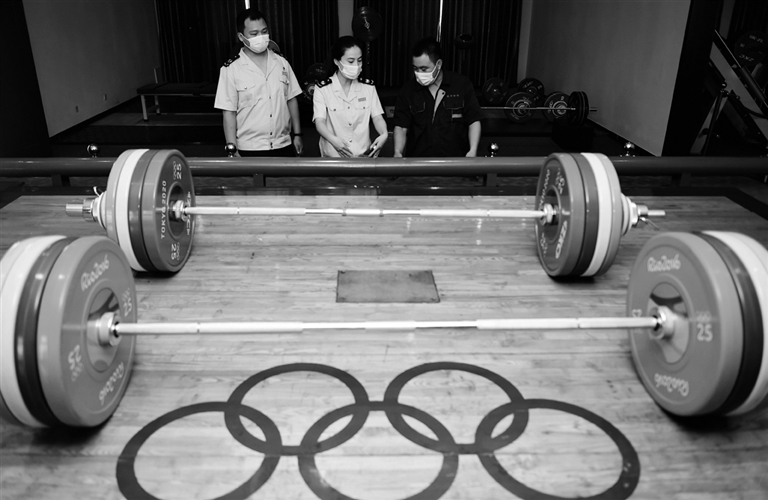 2025年“张孔杯”全国举重冠军赛在汇川开赛